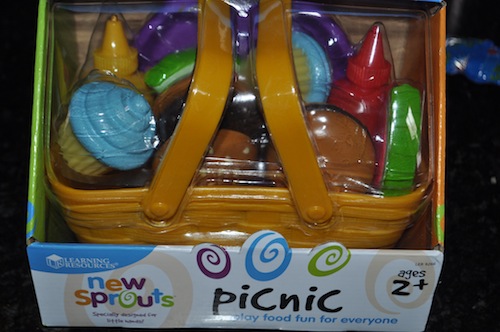 thumbnail interactive-video image 1 of Learning Resources New Sprouts Picnic Set - 14 Piece Pretend Play Food For Toddlers 1 of 13
